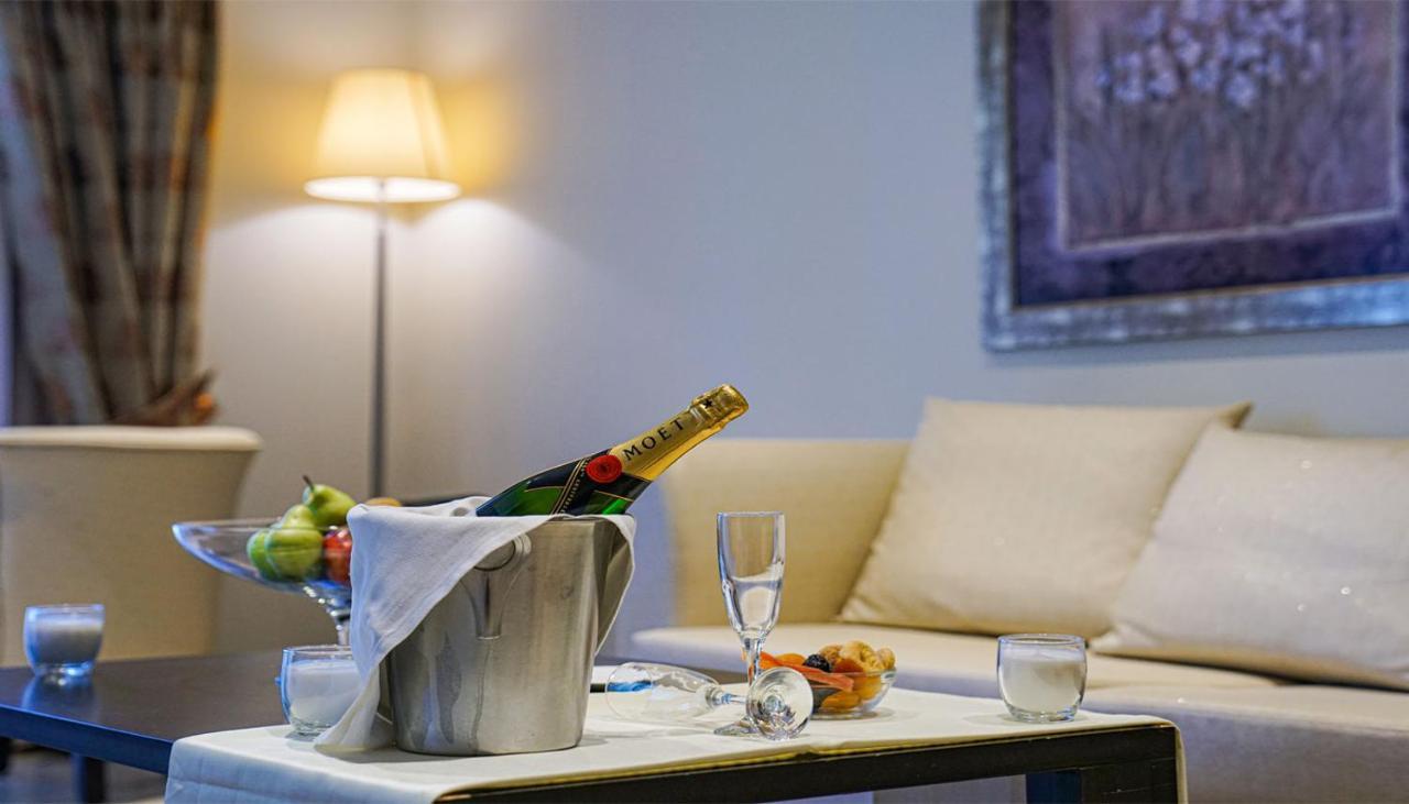 Amalias Hotel Курута Экстерьер фото